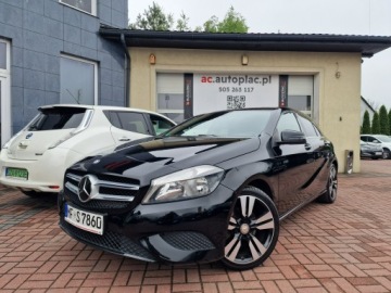 Mercedes Klasa A W176 Hatchback 5d 1.6 180 BlueEFFICIENCY 122KM 2014 Mercedes A 180 1.6 Benzyna Kamera