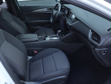 Opel Insignia II Sports Tourer Facelifting 1.5 Diesel 122KM 2020 Opel Insignia 1.5 CDTI, Automat, Navi, Klima, zdjęcie 8