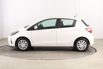 Toyota Yaris III Hatchback 5d Facelifting 1.0 VVT-i 69KM 2017 Toyota Yaris 1.0 VVT-i, Salon Polska, zdjęcie 2