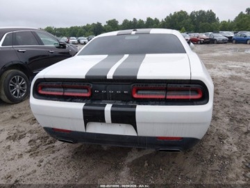 Dodge Challenger III 2016 Dodge Challenger Sxt 2016 3.6 Benzyna 305KM, zdjęcie 3