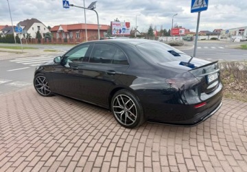 Mercedes Klasa E W213 Limuzyna Facelifting 2.0 E220d 194KM 2021 Mercedes-Benz Klasa E 2.0Cdi AMG Full Led 57.000 km 2.0 Diesel 194KM, zdjęcie 3
