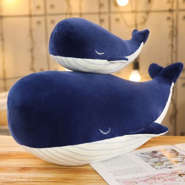 Мягкие плюшевые игрушки девочек обнимаются