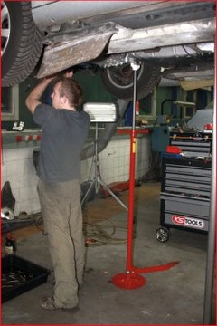 ТЕЛЕСКОПИЧЕСКИЙ ПОДЪЕМНИК С ПЕДАЛЬЮ