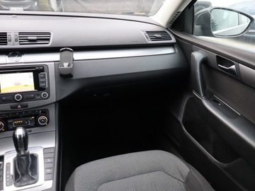 Volkswagen Passat B7 Variant 2.0 TDI CR DPF BlueMotion 140KM 2011 VW Passat 2.0 TDI, DSG, Navi, Klima, Klimatronic, zdjęcie 7