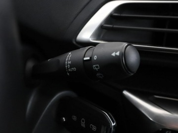 Peugeot 3008 II Crossover 1.5 BlueHDI 130KM 2018 Peugeot 3008 Virtual Navi Czujniki parkowania, zdjęcie 28