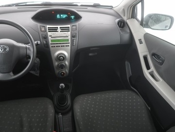 Toyota Yaris II Hatchback 5d 1.0 VVT-i 69KM 2007 Toyota Yaris 1.0 VVT-i, Klima, zdjęcie 7