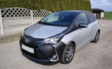 Toyota Yaris III Hatchback 5d Facelifting 2017 1.5 Dual VVT-iE 111KM 2019 Toyota Yaris Toyota Yaris 1.5 20th Anniversary CVT 1.5 Benzyna 111KM