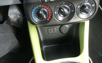 Opel Adam Hatchback 1.2 70KM 2013 Opel Adam 1.2 Benzyna 70KM, zdjęcie 13