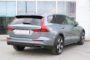 Volvo V60 II  2021 Volvo V60 Cross Country Momentum Pro, zdjęcie 3