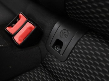 Volkswagen Golf VII Hatchback 3d Facelifting 1.0 TSI 85KM 2019 Volkswagen Golf klimatyzacja czujniki parkowania, zdjęcie 30