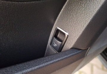 Mercedes Klasa E W212 Limuzyna 200 CGI BlueEFFICIENCY 184KM 2012 Mercedes-Benz Klasa E 1,8BenzynaAutomat LimuzynaSkora Ksenon 1.8, zdjęcie 11