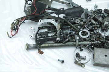 YAMAHA FZ6 FAZER 04-06 S1 БОЛТЫ ВИНТЫ