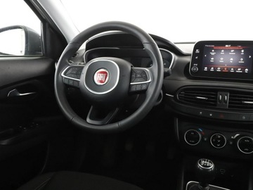 Fiat Tipo II Hatchback 1.4 T-Jet LPG 120KM 2018 Fiat Tipo Lounge grzane fotele niski przebieg, zdjęcie 15