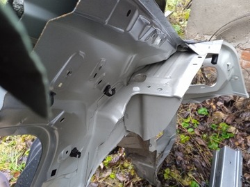 SUZUKI KIZASHI BLATNÍK ZADNÍ PRAVÝ