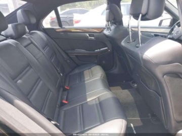 Mercedes Klasa E W212 2010 Mercedes-Benz Klasa E 63 AMG 2010 6.3l 6.3 Benzyna 518KM, zdjęcie 12