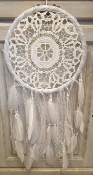 Ловец снов белое кружево с перьями 72 см