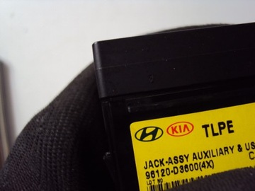 HNÍZDO AUX PORT USB HYUNDAI TUCSON III