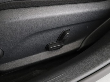 Mercedes Klasa C W205 Kombi 180 156KM 2017 Mercedes C 180 Avantgarde półskóra navi grzane, zdjęcie 33