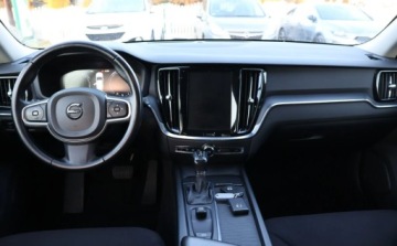 Volvo V60 II  Kombi 2.0 D3 150KM 2019 Volvo V60 NAVIGACJA, Grzane Fotele, Multifunkcja, Tempomat, Czujniki, Auto, zdjęcie 8