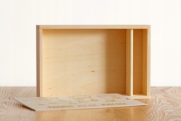 Коробка с гравировкой для фотографий 18х23 с отделением.