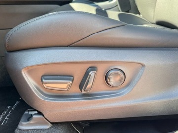 Toyota Corolla Cross 2.0 Hybrid Dynamic Force 197KM 2025 Od ręki - Executive 2.0 Hybrid 197KM | Dach panoramiczny!, zdjęcie 4