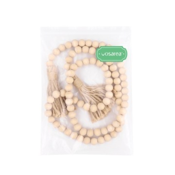 Деревянные гирлянды с кистями – природное украшение.