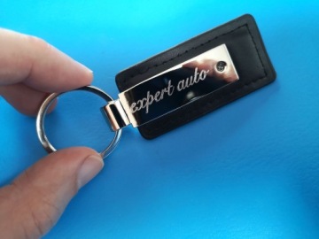 БРЕЛОК DACIA Mercedes Audi BMW OPEL PEUGEOT HYUNDAI KIA MG FORD SEAT гравировка