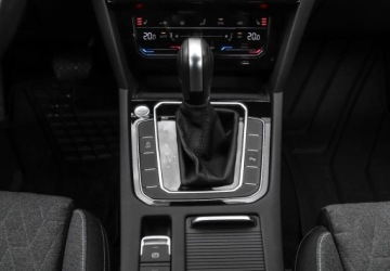 Volkswagen Passat B8 Variant Facelifting 2.0 TDI SCR 150KM 2023 Volkswagen Passat 2.0TDI 150KM DSG, Business, App Connect, Pakiet Zimowy,, zdjęcie 15