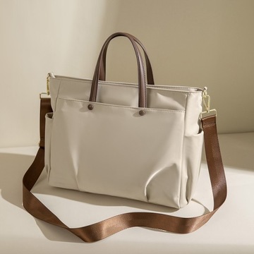 DAMSKA TORBA NA LAPTOPA 15,6” NA RAMIĘ LEKKA