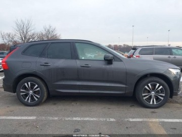 Volvo XC60 II 2024 Volvo XC 60 b5 core dark theme, 2024r., 4x4, 2.0L 2.0 Benzyna 247KM, zdjęcie 4