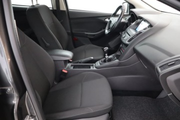 Ford Focus III Hatchback 5d facelifting 1.0 EcoBoost 125KM 2017 Ford Focus 1.0 EcoBoost, Salon Polska, Serwis ASO, zdjęcie 8