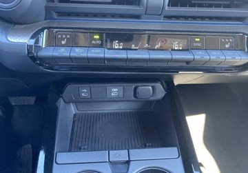 Toyota Prius V (XW60) 2.0  Hybrid Dynamic Force Plug-in 223KM 2023 Toyota Prius Plug-in Hybrid ASO Salon PL Prestige VAT 23 2.0 223KM, zdjęcie 21