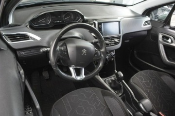 Peugeot 2008 I SUV Facelifting 1.6 BlueHDi 75KM 2018 Peugeot 2008 1.6 Blue HDI nawigacja Android Auto C, zdjęcie 15