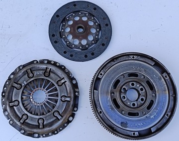 AUDI A4 B5 1.8 SPRZĘGŁO DOCISK TARCZA KOŁO DWUMASOWE