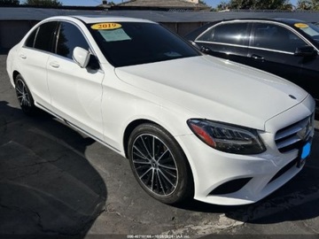 Mercedes Klasa C W205 2019 Mercedes-Benz Klasa C 2019 MERCEDES-BENZ C 300 2.0 Benzyna 255KM, zdjęcie 1