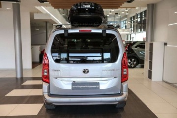 Toyota 2022 Toyota Proace City Verso 1.2 D-4T Family 1.2 Benzyna 110KM, zdjęcie 3