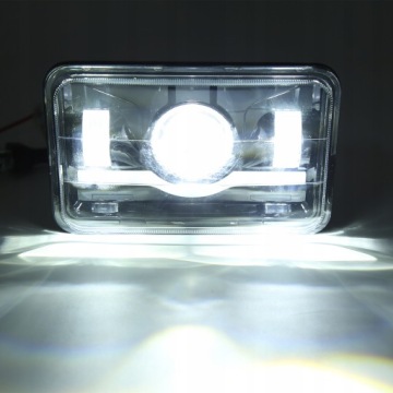 PRZEDNI KWADRATOWY REFLEKTOR LED Z ZAMIENNIKIEM