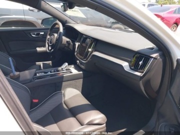 Volvo 2024 Volvo S60 2024r, B5, Black Edition, 2.0L 2.0 Benzyna 250KM, zdjęcie 8