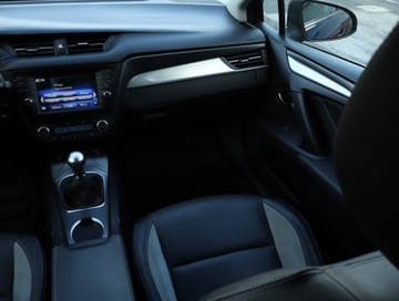 Toyota Avensis III Wagon Facelifting 2015 2.0 D-4D 143KM 2017 Toyota Avensis 2.0 D-4D, Salon Polska, Skóra, zdjęcie 7