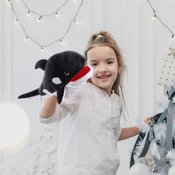 Кукольные руки китов. Мультяшные животные.