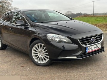 Volvo V40 II Cross Country 2.0 D2 DRIVE-E 120KM 2015 Volvo V40 D2 RDesign 1.6D 120 KM 2015r, zdjęcie 1