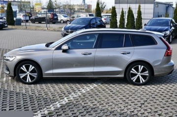 Volvo V60 II  2020 Volvo V60 B3 2.0 benzyna B Geartronic Momentum 163KM 2020r, zdjęcie 4