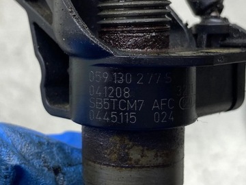 AUDI A4 S4 B7 8E 8H 3000CM3 2005 VSTŘIKOVAČE KOMBI 059130277S