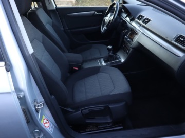 Volkswagen Passat B7 Variant 1.6 TDI CR DPF BlueMotion 105KM 2011 VW Passat 1.6 TDI, Navi, Klima, Klimatronic, zdjęcie 8