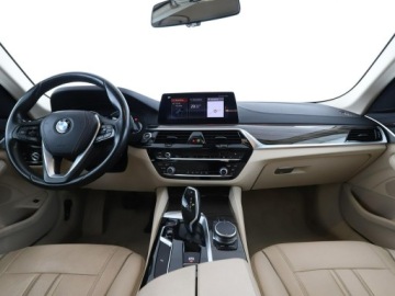 BMW Seria 5 G30-G31 Touring 520d 190KM 2019 BMW 520 Automat Luxury Line Nawigacja Tempomat, zdjęcie 14