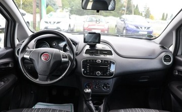 Fiat Punto Punto 2012 Hatchback 3d 1.2 8v 69KM 2012 Fiat Punto KLIMA, Wielofunkcja, Seryjne radio Centralny Zamek, Nawigacja..., zdjęcie 4