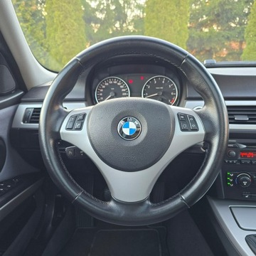BMW Seria 3 E90-91-92-93 Touring E91 2.0 320i 150KM 2005 BMW 320 Seria 3 E90/E91/E92/E93 2.0 Benzyna, zdjęcie 34