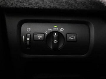 Volvo V40 II Hatchback Facelifting 2.0 D2 120KM 2018 Volvo V40 GRATIS! Pakiet Serwisowy o wartości 600, zdjęcie 31