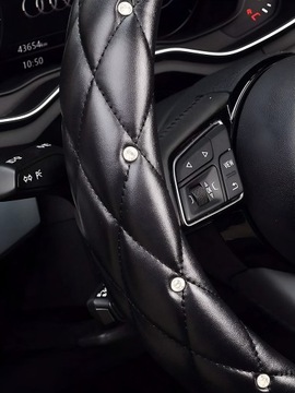 ЧЕХОЛ НА РУЛЬ УДОБНЫЙ ЧЕХОЛ ИЗ ПРЕМИАЛЬНОЙ ЭКОКОЖИ С БАЙЕТКАМИ