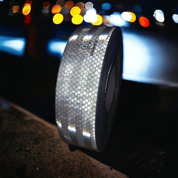 СВЕТООТРАЖАЮЩАЯ САМОКЛЕЯЩАЯСЯ ПРЕДУПРЕЖДАЮЩАЯ ЛЕНТА 5 м белая контурная нашивка